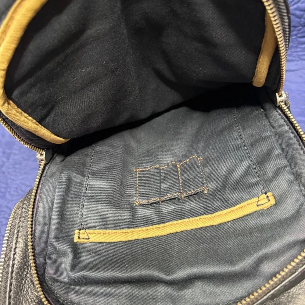 Fossil Mens Black Leather Sling Bag Crossbody Backpack Zipper Pockets Read